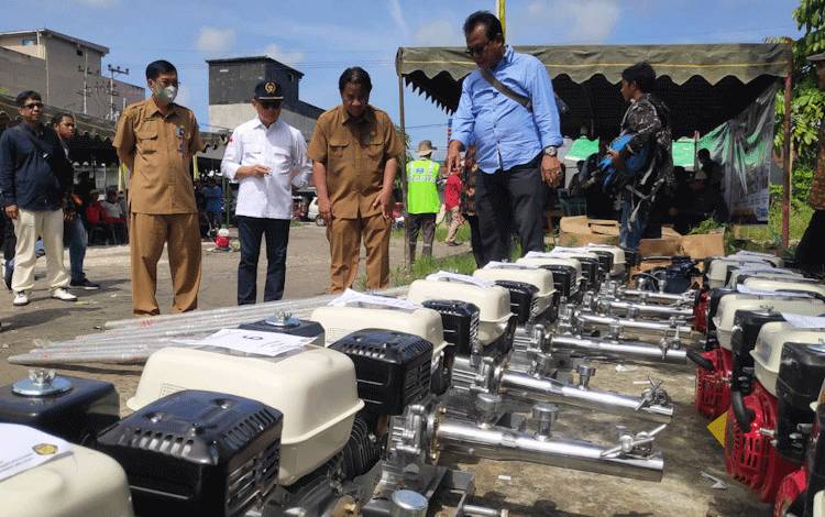128 Nelayan Kumai Dapat Hibah Mesin Perahu Konversi BBM ke BBG