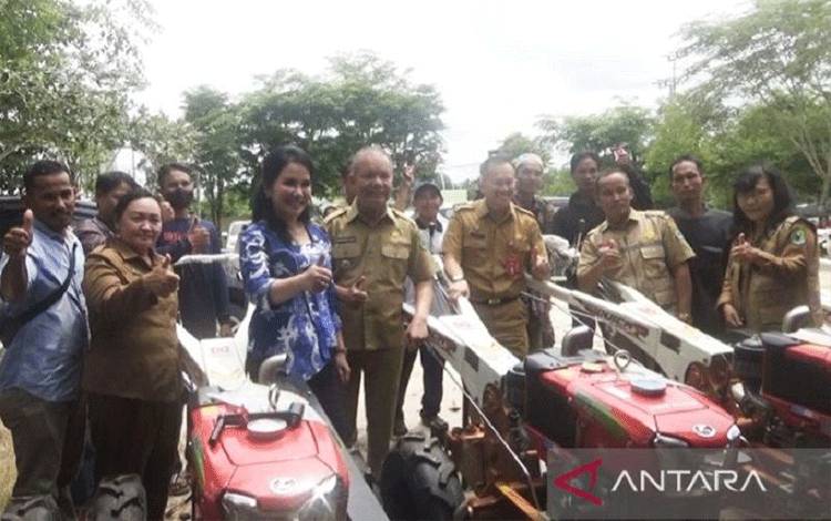 Kelompok Tani di Kapuas Dapat Bantuan Alsintan