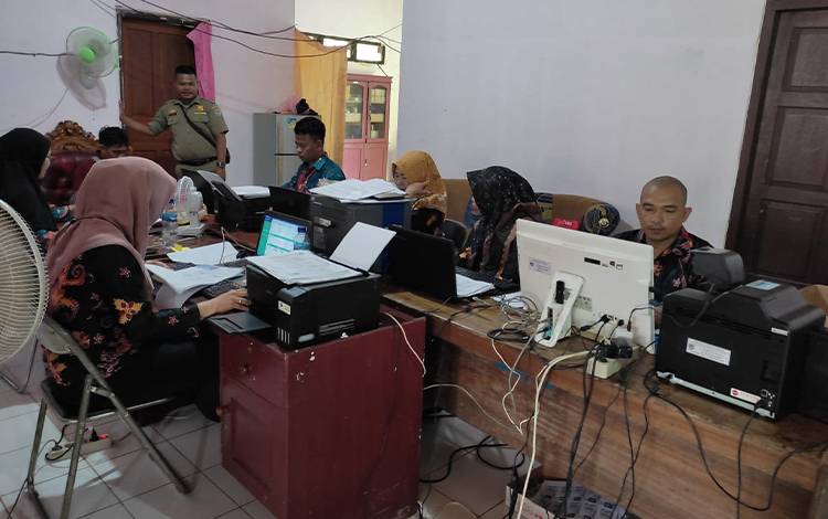 Selama Layanan Jembut Bola, Ribuan Warga Seruyan Tengah Urus Dokumen Kependudukan