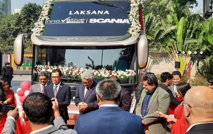 Peluncuran bus buatan karoseri Indonesia, CV Laksana, yang diekspor dan akan beroperasi di Bangladesh. (ANTARA/HO-KBRI Dhaka)