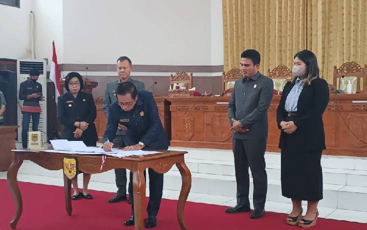 DPRD Gunung Mas Gelar Rapat Paripurna Tanda Tangan Persetujuan 5 Raperda