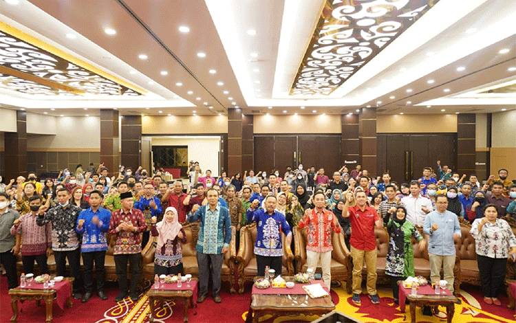 Rapat Koordinasi (Rakor) bidang kepegawaian satuan pendidikan menengah dan pendidikan khusus tahun 2022, bertempat di Hotel Best Western Batang Garing Palangka Raya, Jumat, 25 November 2022. (FOTO: IST)