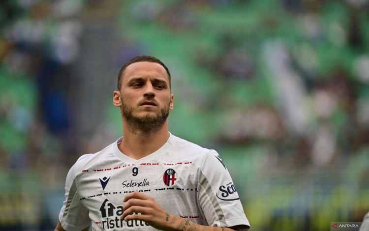 Arsip-Penyerang Bologna asal Austria Marko Arnautovic melakukan pemanasan sebelum pertandingna Liga Italia lawan Inter Milan di Giuseppe Meazza Stadium, Milan, Italia pada 18 September 2021. ANTARA/AFP/MIGUEL MEDINA