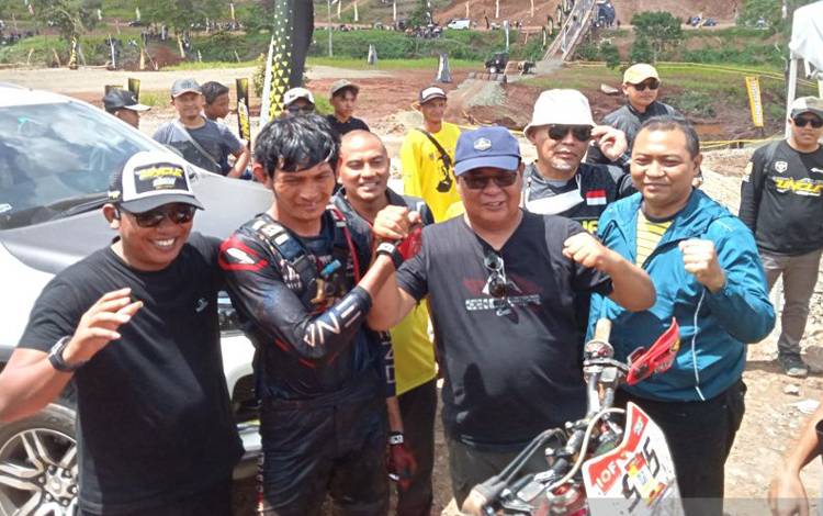 Wawan Kadri Diguyur Bonus Tampil di Uncle Hard Enduro Kalsel