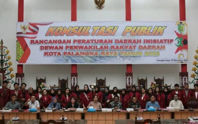 Konsultasi publik 3 Raperda inisiatif DPRD Palangka Raya. (FOTO: SETWAN)