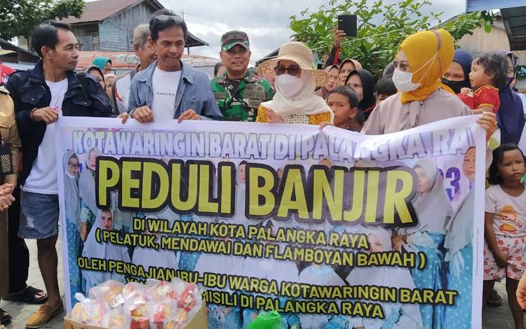 Keluarga Besar Pengajian Kobar Salurkan Bantuan untuk Masyarakat Terdampak Banjir Palangka Raya