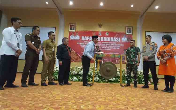 Pj. Bupati Kobar Imbau Agar Proses Membayar Pajak Bisa Lebih Mudah dan Cepat