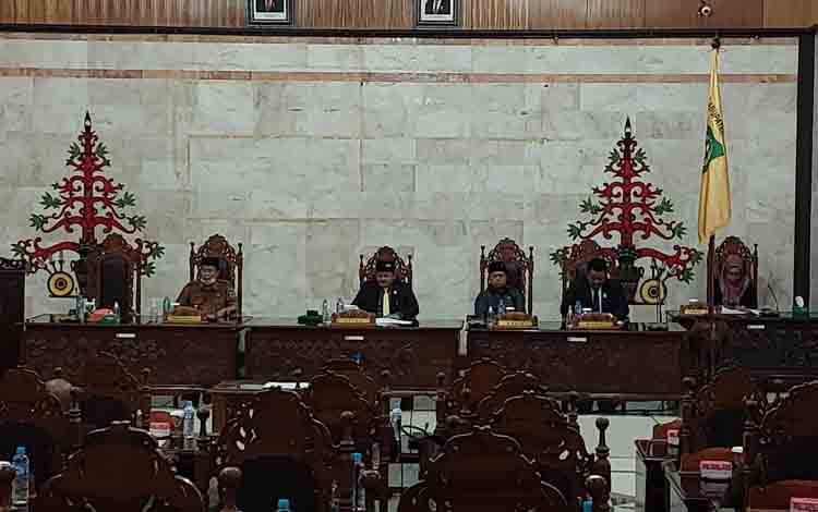 Banggar DPRD Kapuas Sampaikan Hasil Pembahasan Raperda APBD 2023