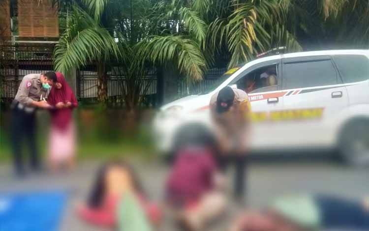 Pohon Tumbang di Jalan Soekarno Akibatkan 2 Orang Tewas