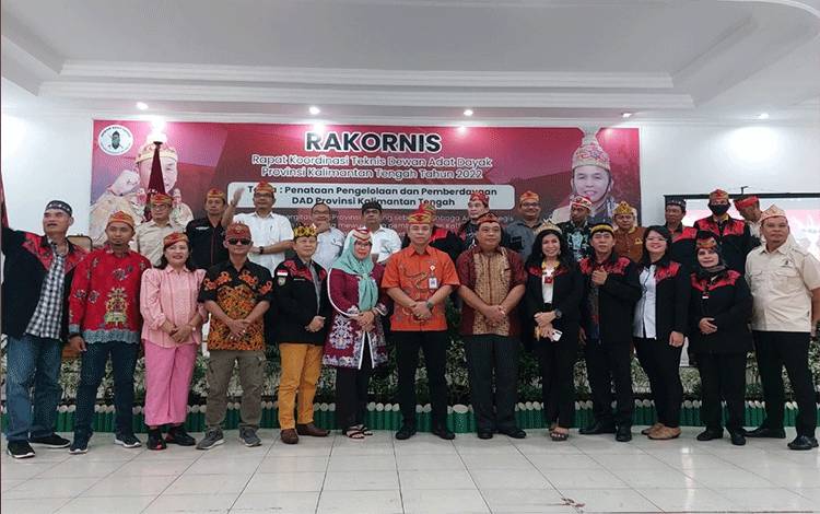 Foto bersama saat Rakornis DAD Kalteng di aula Hotel Dandang Tingang, Rabu, 30 November 2022. (FOTO: IST)