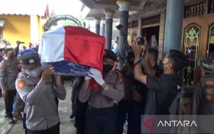 Jenazah Kru Helikopter Jatuh Briptu Khoirul Anam Dimakamkan di Magetan