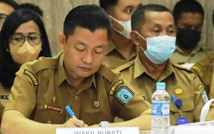Wabub Lamandau Hadiri Rakor Penanggulangan Kemiskinan di Palangka Raya