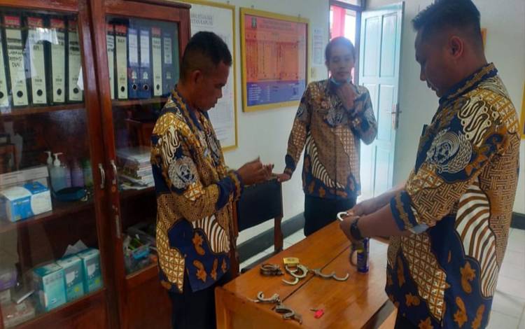 KPR Rutan Kapuas Lakukan Perawatan Borgol Secara Berkala Pastikan Berfungsi