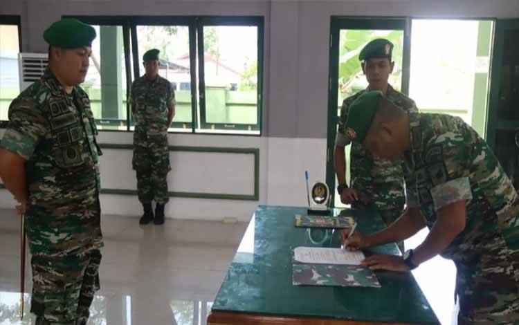 Kodim Kuala Kapuas Gelar Penyerahan Jabatan Danramil Selat dan Kapuas Barat