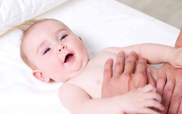 Ketahui Ruam Putih pada Kulit Bayi