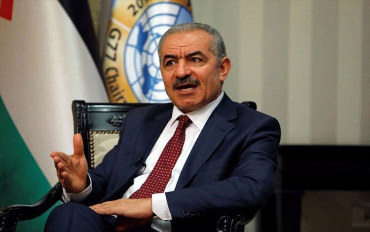 Arsip - Perdana Menteri Palestina Mohammad Shtayyeh berbicara saat wawancara dengan Reuters di kantornya di Ramallah, wilayah Tepi Barat yang diduduki Israel, 27 Juni 2019. (ANTARA/REUTERS/Raneen Sawafta/as)