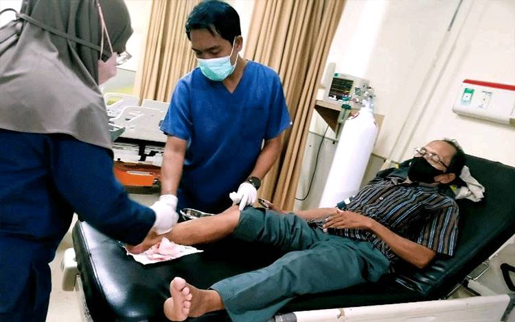 Anjing Gila Serang Warga, Tiga Orang Jadi Korban