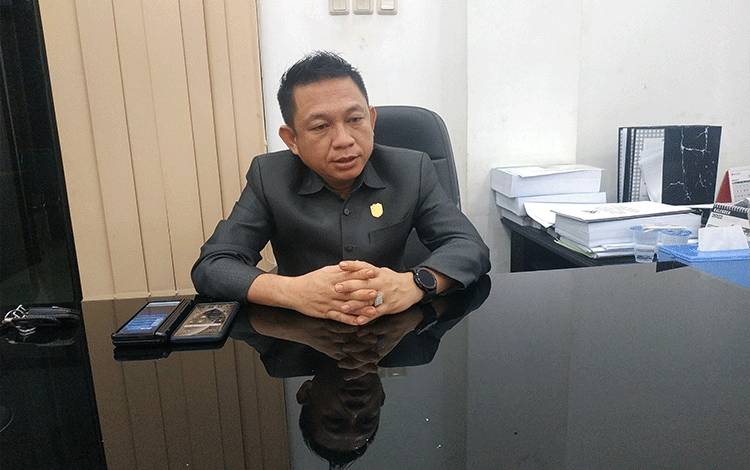 Dewan Harapkan Masyarakat Dapat Terus Melanjutkan Pendidikan ke Jenjang Lebih Tinggi