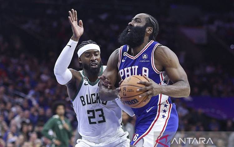 Hornets Jadi Korban Pelampiasan Milwaukee Bucks