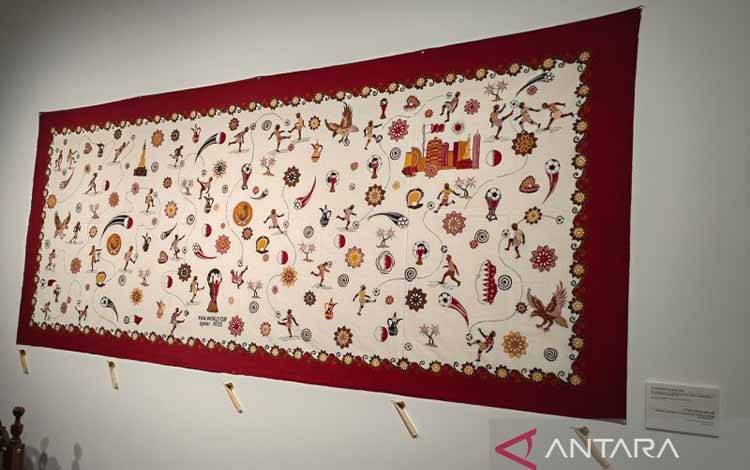 Batik Bertema Piala Dunia 2022 Pukau Keluarga Kerajaan Qatar