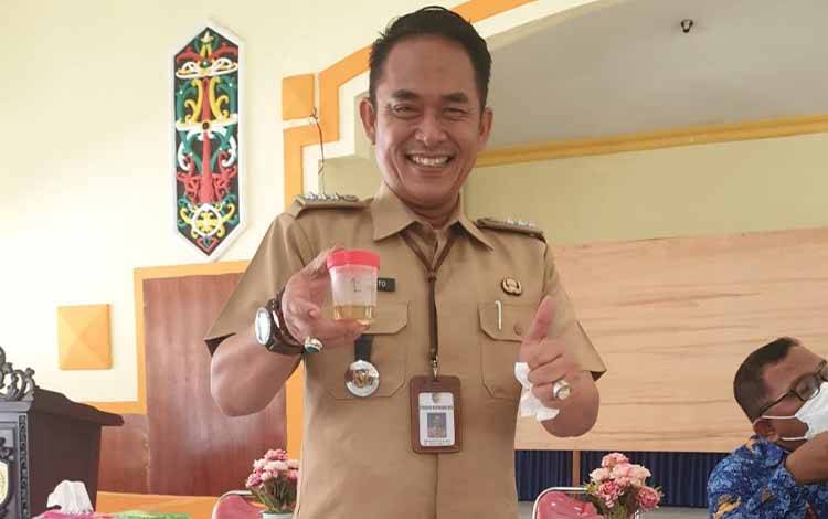 Pegawai Kecamatan Pahandut Jalani Tes Urine Cegah Penyalahgunaan Narkoba