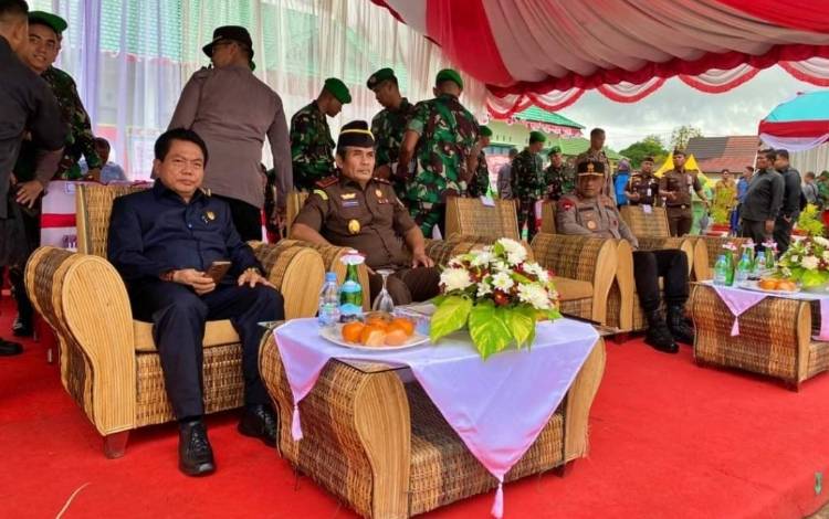 Ketua DPRD Kalteng, Wiyatno (kiri) saat menghadiri peresmian Kodim 1019/Katingan di Kabupaten Katingan, Selasa, 6 Desember 2022. (FOTO: DPRD KALTENG)?