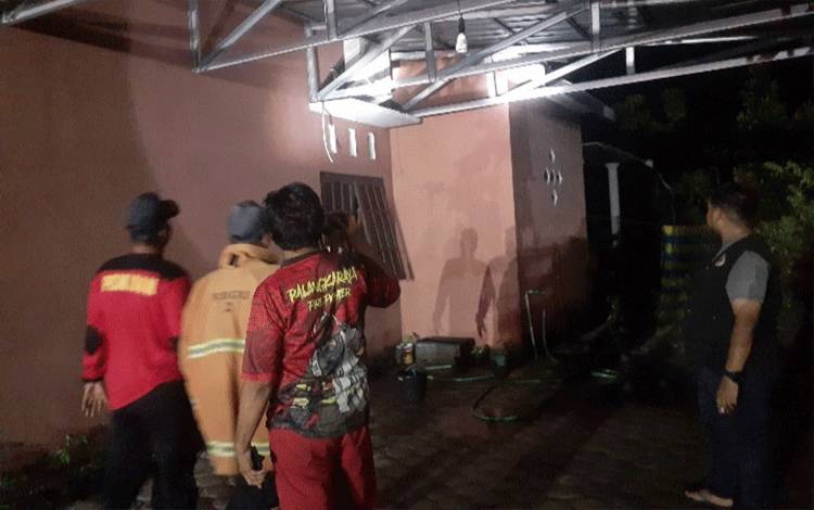 Korsleting Listrik, Rumah di Bukit Raya Nyaris Terbakar