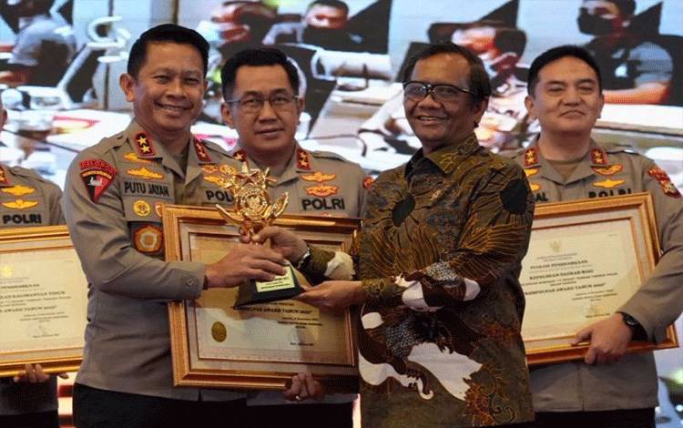 Kapolda Bali Raih Peringkat Terbaik Kompolnas Awards 2022