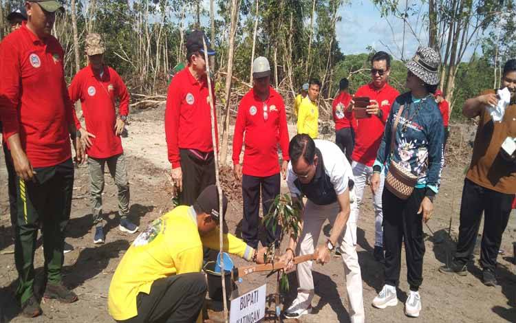 Harapan Bupati saat Hadiri HUT Kebun Raya Katingan