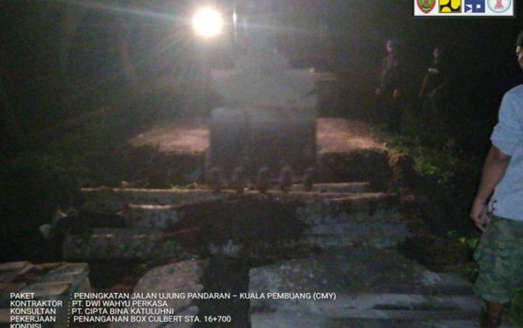 Dinas PUPR Kalteng Perbaiki Jalan Penghubung Kotawaringin Timur - Seruyan