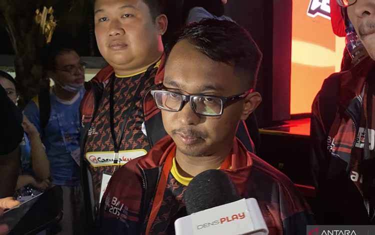 Elga Persembahkan Kemenangan eFootball untuk Mendiang Ibunda Pelatih