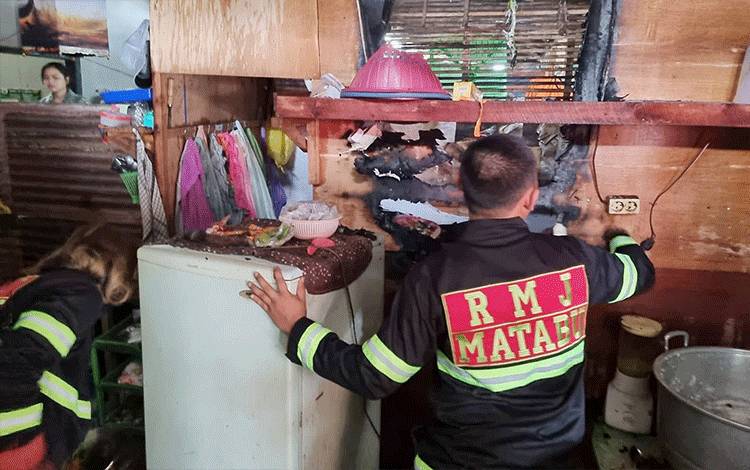 Relawan Matabu Jaya Padamkan Kebakaran di Tamiang Layang