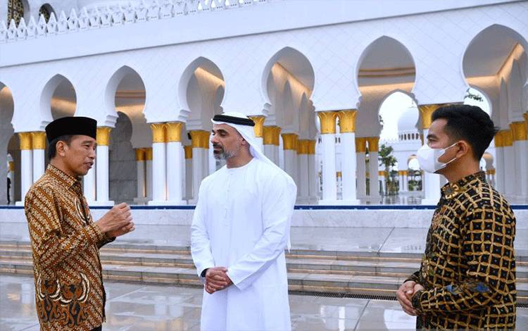 Jokowi Terima Kedatangan Putra Presiden MBZ di Surakarta