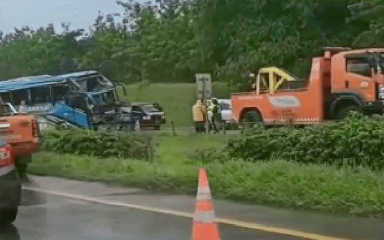 Dua Orang Tewas, 18 Luka-Luka Dalam Kecelakaan Lalu Lintas