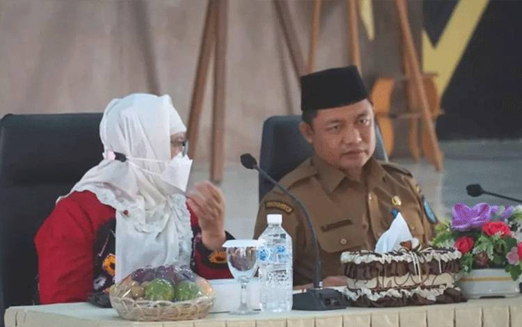 Wakil Bupati Lamandau memimpin ekspose Rencana Tenaga Kerja Daerah (RTKD) untuk tahun anggaran 2022-2027 (FOTO : HENDI NURFALAH)