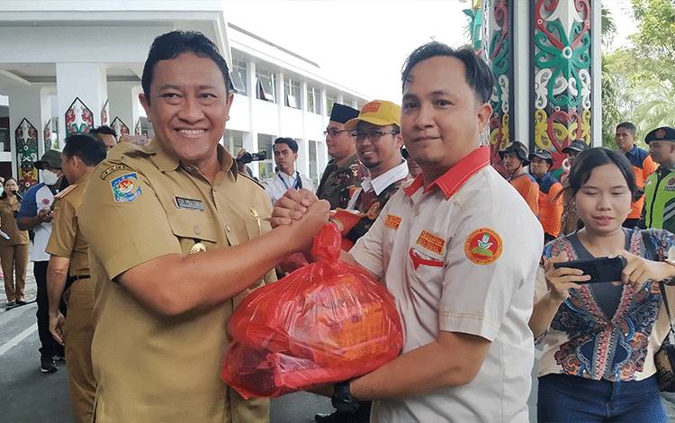 Pemprov Kalteng Salurkan Bantuan 30 Ribu Paket Sembako untuk Masyarakat Terdampak Banjir