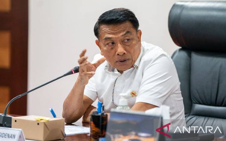 Kepala Staf Kepresidenan (KSP) Moeldoko menerima kedatangan Rektor Universitas Bina Insan Lubuklinggau Sumatera Selatan Dr. Sardiyo di Gedung Bina Graha Jakarta, Rabu (14/12). (ANTARA/HO-Kantor Staf Presiden)