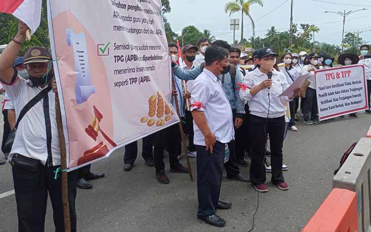Forum Sertifikasi Guru Barito Timur Unjuk Rasa Tuntut Tambahan Penghasilan Pegawai