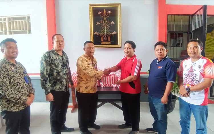Rutan Kelas IIA Palangka Raya Salurkan Paket Sembako Melalui PWI Kalteng
