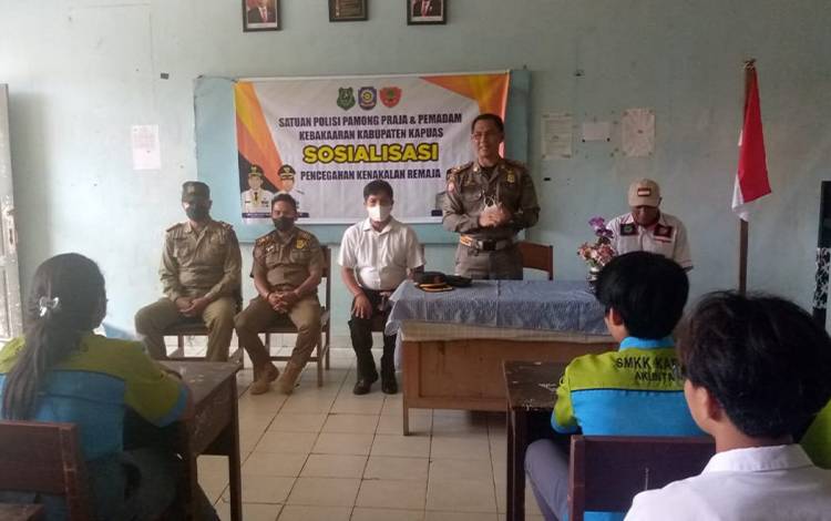 Satpol PP dan Damkar Kapuas Sosialiasikan?Pencegahan Kenakalan Remaja