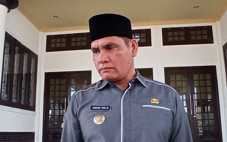 Pj. Bupati Kobar Minta Dinas PUPR Segera Perbaiki Jalan Berlubang dalam Kota Pangkalan Bun