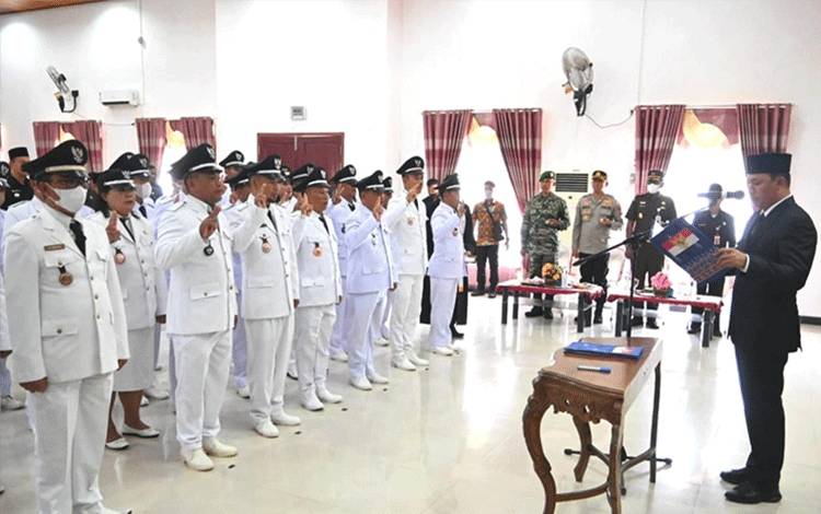 39 Penjabat Kades se-Kabupaten Lamandau Dilantik