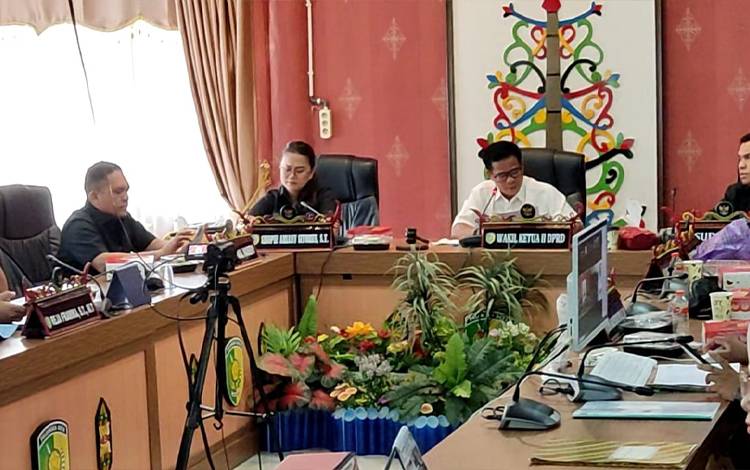DPRD Palangka Raya Paripurnakan Pandangan Umum Fraksi Terhadap Raperda Perubahan