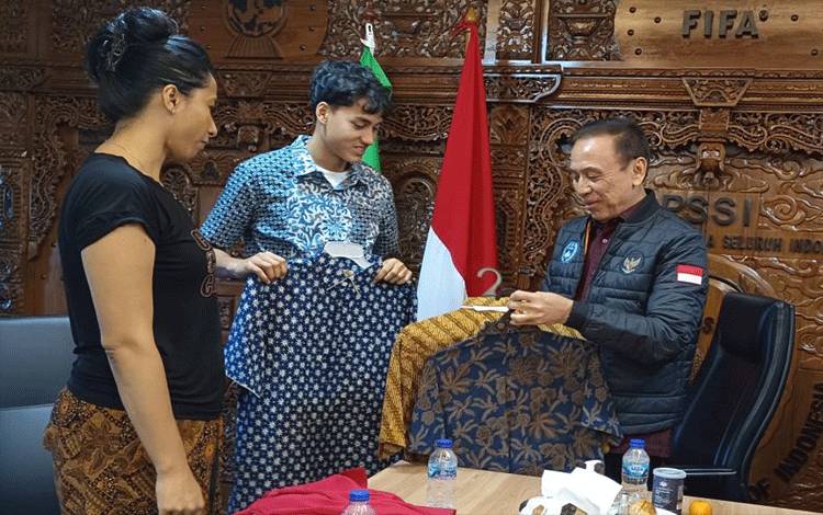 Ketua Umum PSSI Perlakukan Rafael Struick Layaknya Anak Sendiri