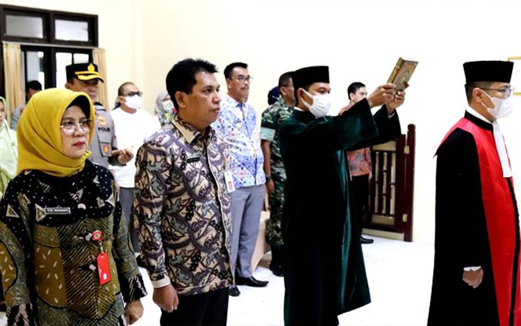 Masa Jabatan Berakhir, Ketua Pengadilan Negeri Muara Teweh Serahkan Tanggung Jawab kepada Wakil Ketua