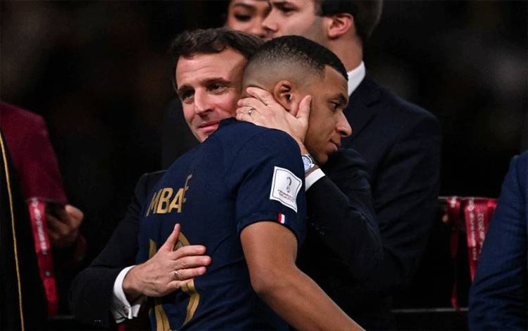 Setelah Dibujuk Macron Pemain Prancis Akhirnya Temui Suporter