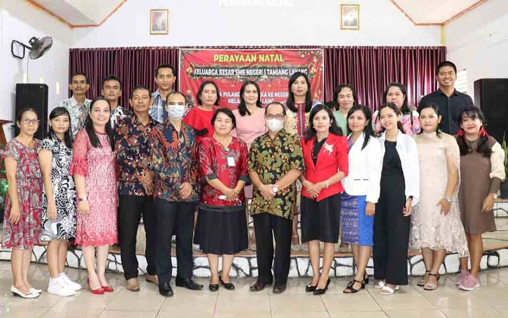 Hadiri Perayaan Natal SMKN 1 Tamiang Layang, Begini Pesan Kasi Bimas Kristen