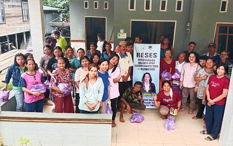 Adolina Sendol Terima Keluhan Jalan Rusak Saat Kunjungan Reses