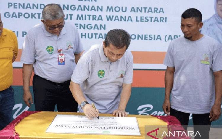 Lima Kelompok Masyarakat Kaltim Peroleh SK Perhutanan Sosial