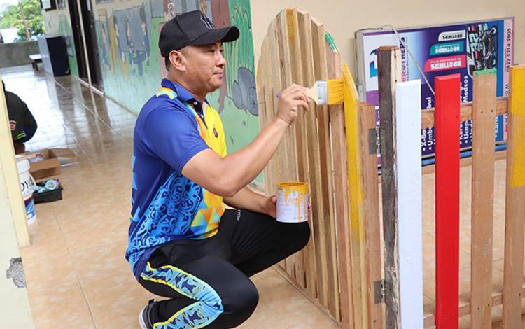 Kapolres Lamandau Renovasi PAUD Kemala Bhayangkari  ?